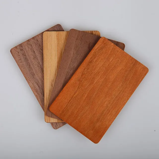 RFID- und NFC-Karte aus Holz