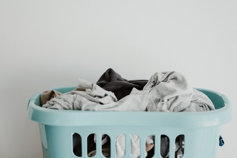 Industrial laundry facility with RFID-tagged commercial linens